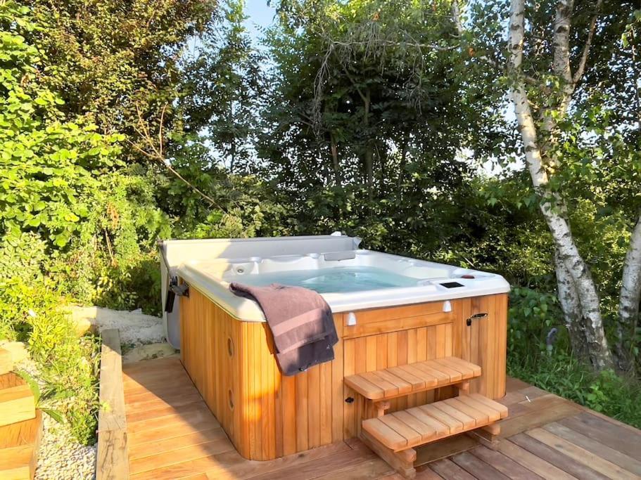 Gite De Charme 5 Etoiles Pour Couple Avec Sauna Et Jacuzzi Exterieurs Privatifs Peaugres Eksteriør bilde