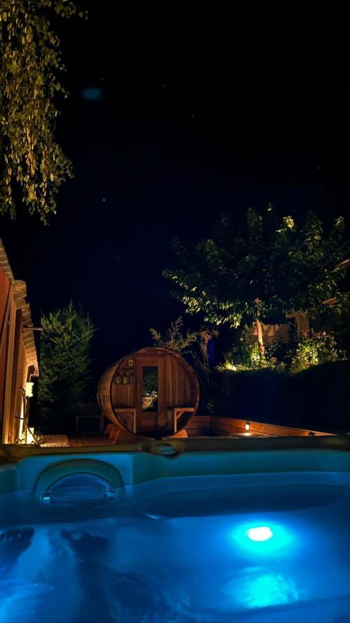 Gite De Charme 5 Etoiles Pour Couple Avec Sauna Et Jacuzzi Exterieurs Privatifs Peaugres Eksteriør bilde